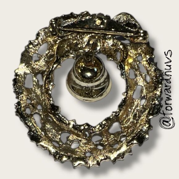 Bundle Sale 3 for $15 | Vintage Christmas Wreath Brooch with Articulated Bell - Picture 5 of 8